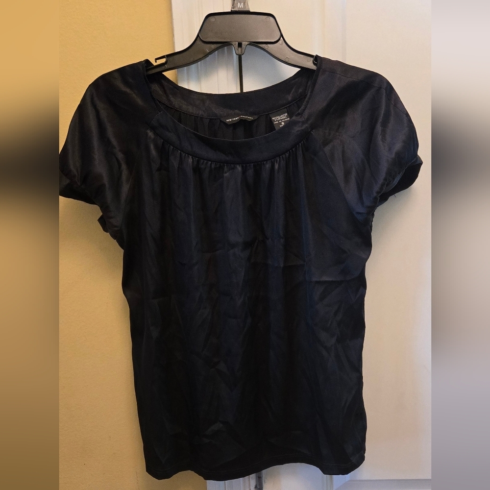 New York & Company Women's Black Puff Sleeve Scoop Rounded Neck Blouse Small